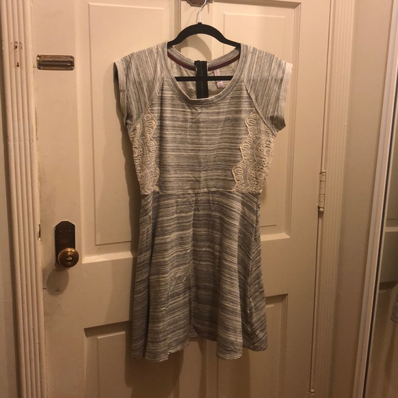 Casual dress - Picture 1 of 4